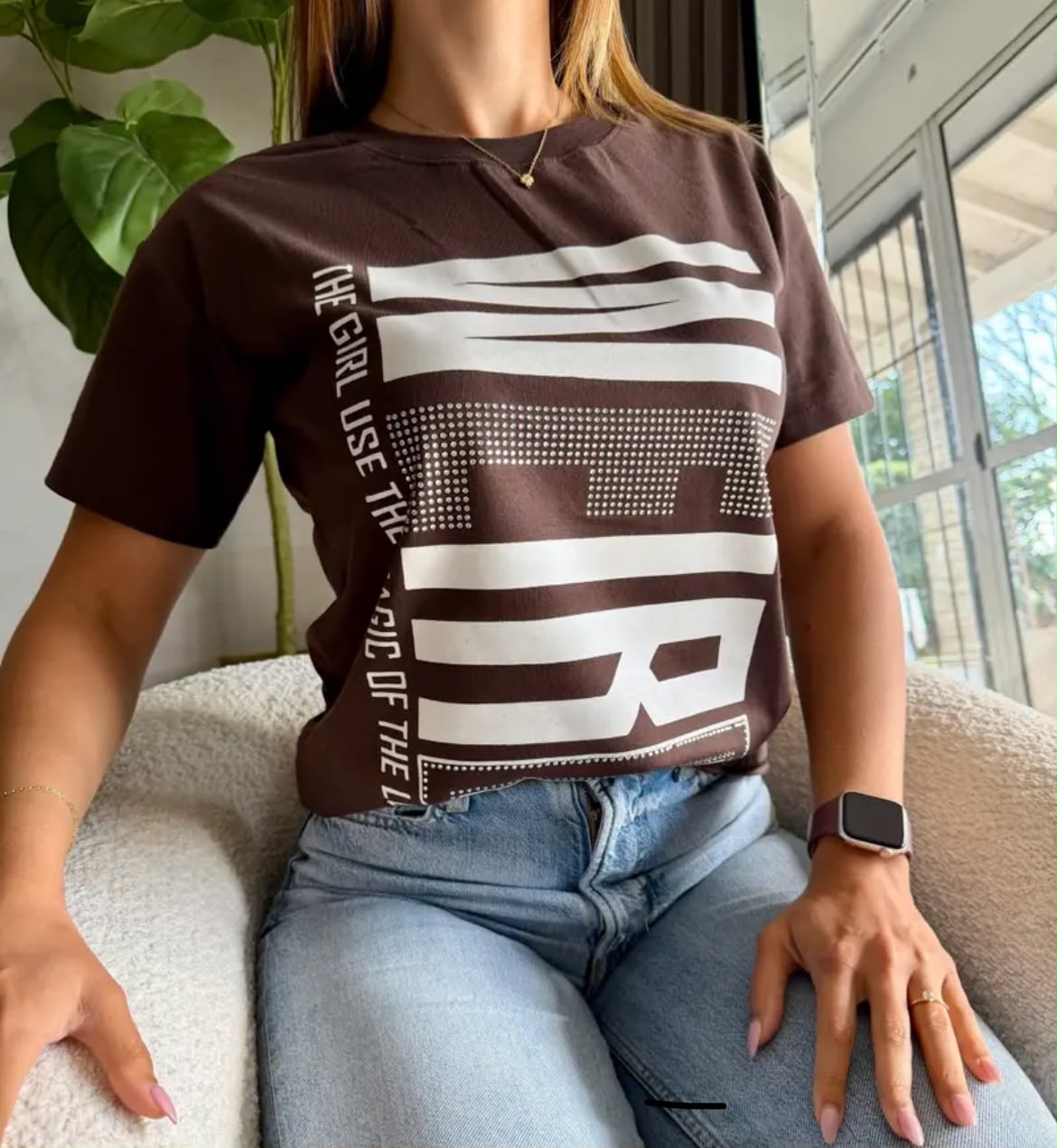 Remera WEIRD con brillos