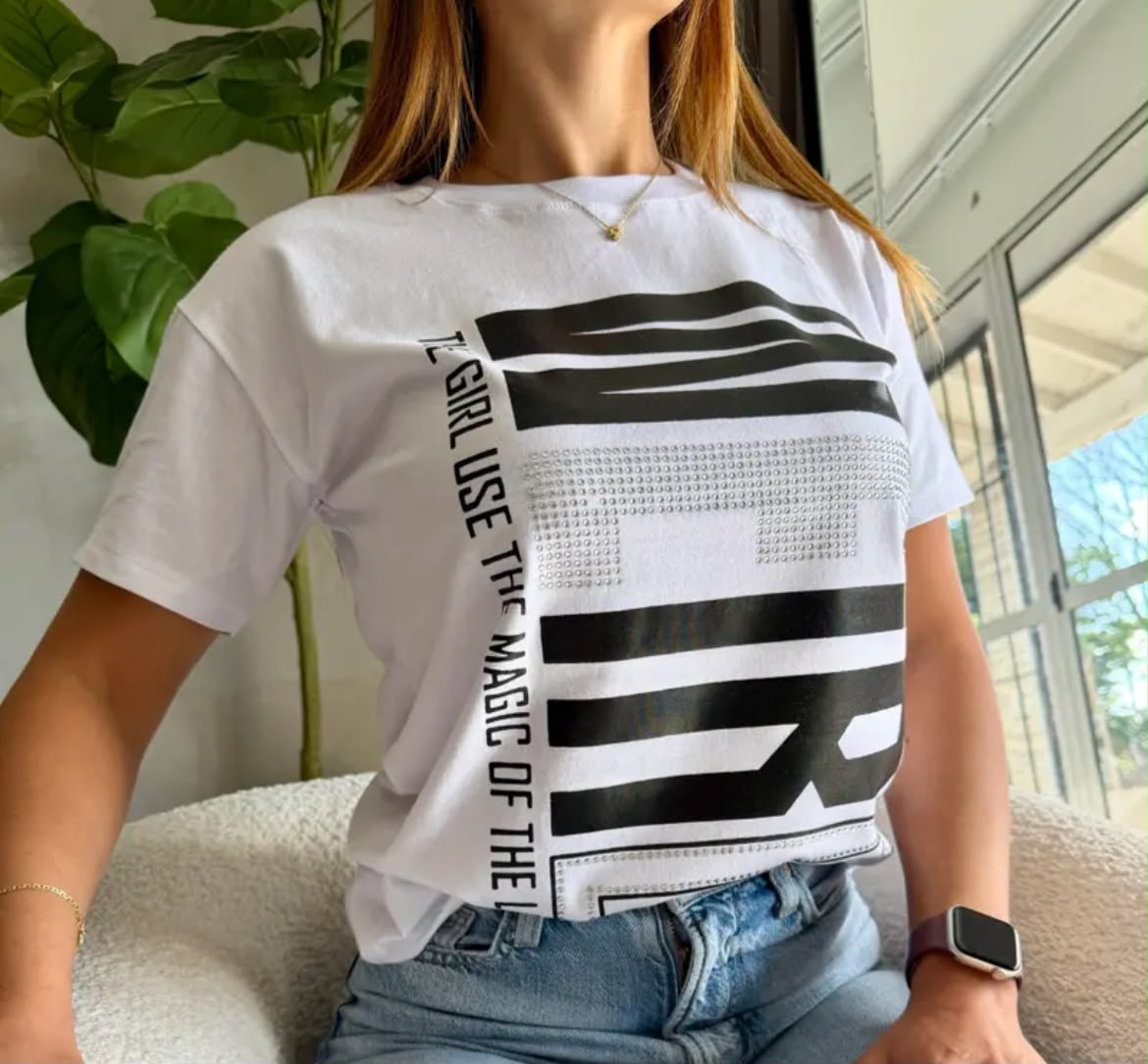 Remera WEIRD con brillos — imagen 2