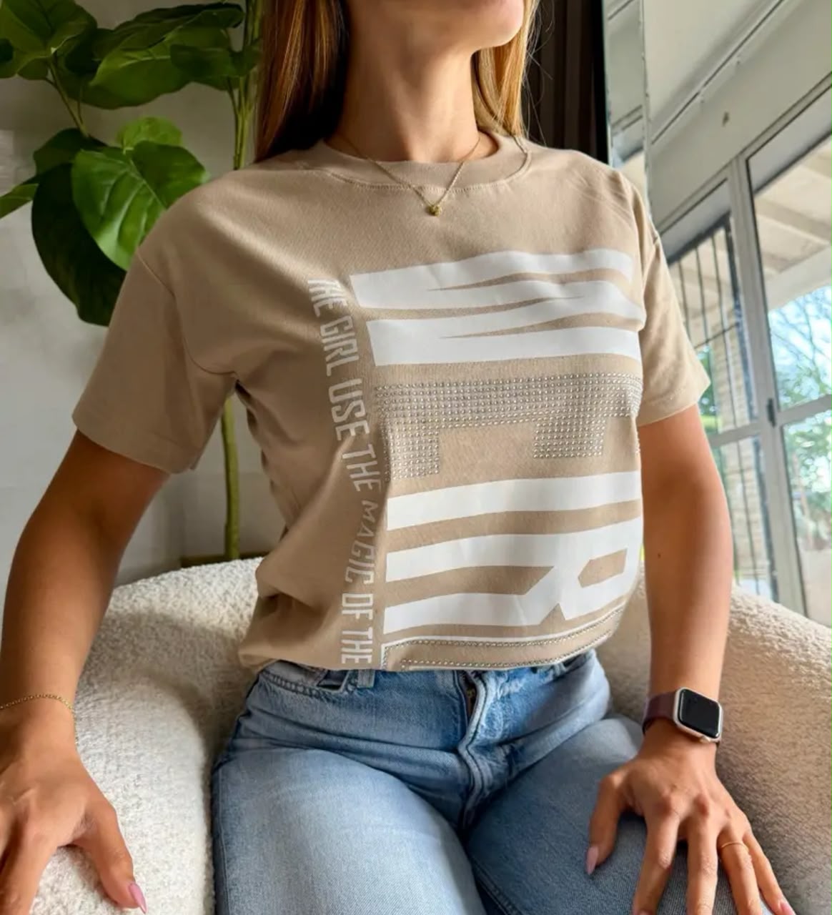 Remera WEIRD con brillos — imagen 4